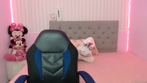 Snapshot of _sexyredhead_ chatting on 03.04.25 KATA online show from 03.04.25