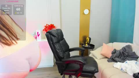 Snapshot of _shy_jenny_ chatting on 11.10.25 Shy Jenny online show from 11.10.25