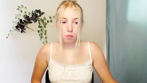 Snapshot of _snow_queen__ chatting on 06.14.26 Rachel online show from 06.14.26