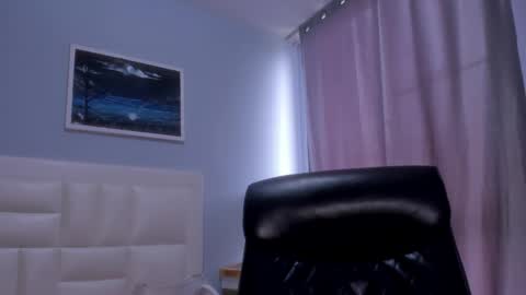 Snapshot of _sophiewilson chatting on 03.06.25 sophie online show from 03.06.25