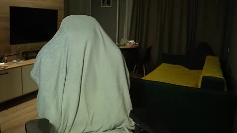 OLIVERpvt is open online show from 02.18.26