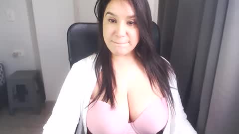 Snapshot of _sunnyferrell chatting on 03.10.26 Arianna online show from 03.10.26