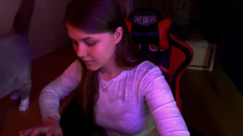 Snapshot of _sweet_foxy_ chatting on 05.29.26 Mari online show from 05.29.26