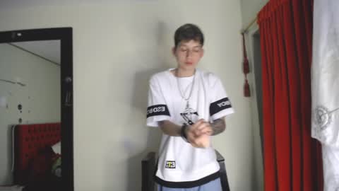 Snapshot of _thomas_hot_ chatting on 12.25.24 Thomas online show from 12.25.24