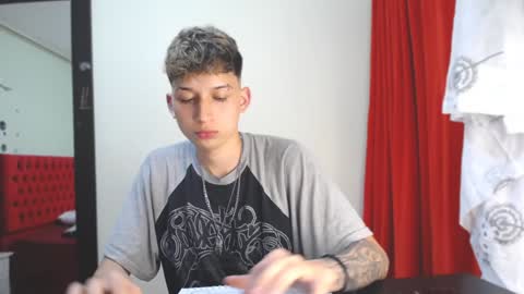 Snapshot of _thomas_hot_ chatting on 12.31.24 Thomas online show from 12.31.24