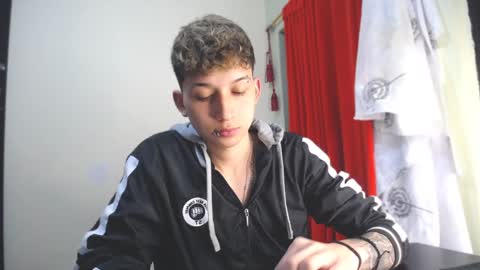 Snapshot of _thomas_hot_ chatting on 01.12.25 Thomas online show from 01.12.25