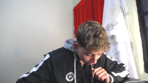 Snapshot of _thomas_hot_ chatting on 01.12.25 Thomas online show from 01.12.25