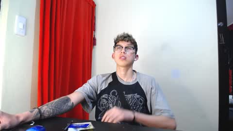 Snapshot of _thomas_hot_ chatting on 01.28.25 Thomas online show from 01.28.25