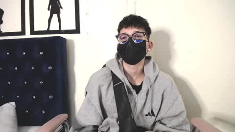 Snapshot of _thomas_hot_ chatting on 09.30.25 Thomas online show from 09.30.25