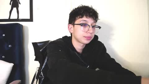 Snapshot of _thomas_hot_ chatting on 10.24.25 Thomas online show from 10.24.25