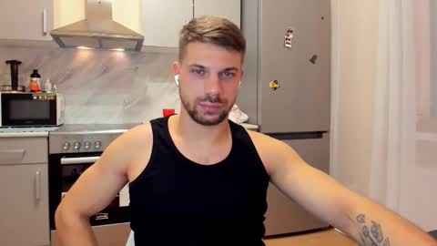 Snapshot of _tonywolf chatting on 02.11.26 Tony Wolf online show from 02.11.26