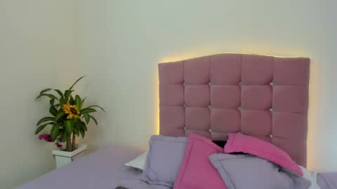 Snapshot of _valediaz__ chatting on 12.02.24 Vale online show from 12.02.24