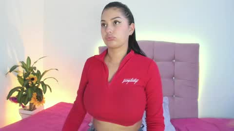 Snapshot of _valediaz__ chatting on 02.03.25 Vale online show from 02.03.25