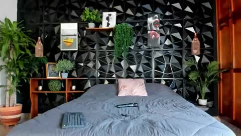 Snapshot of _valentina_69 chatting on 10.21.25 _valentina_69 online show from 10.21.25