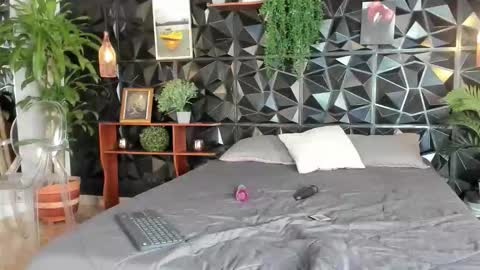 Snapshot of _valentina_69 chatting on 10.30.25 _valentina_69 online show from 10.30.25