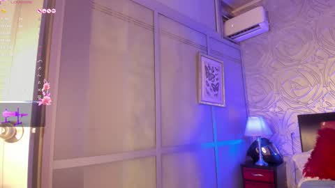 Snapshot of _vennuss_ chatting on 02.20.25 Venus online show from 02.20.25