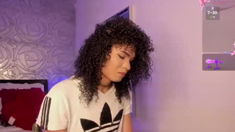 Snapshot of _vennuss_ chatting on 10.23.25 Venus online show from 10.23.25