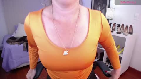 Snapshot of _victoria_collins chatting on 01.22.25 Sol online show from 01.22.25