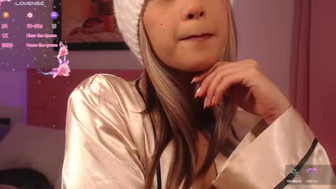 Snapshot of _victoria_florez chatting on 01.15.25 VICTORIA online show from 01.15.25