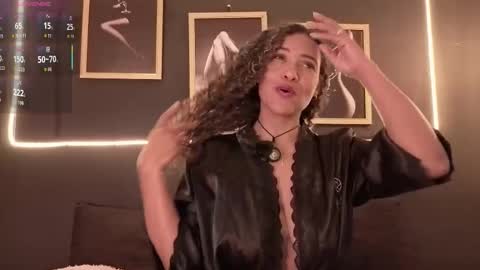 Snapshot of _victoria_hills chatting on 10.21.25 Victoria online show from 10.21.25