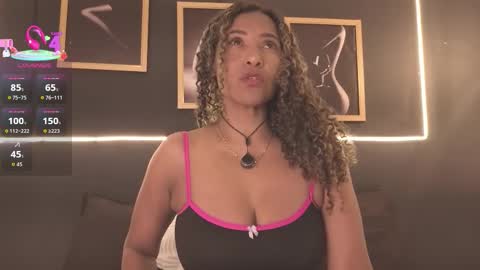 Snapshot of _victoria_hills chatting on 11.12.25 Victoria online show from 11.12.25