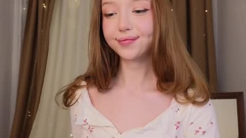 Snapshot of _violet_mills_ chatting on 02.14.25 Violet online show from 02.14.25