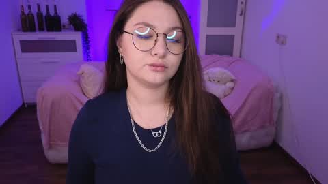 Snapshot of _wendy_evans_ chatting on 12.23.24 Wendy online show from 12.23.24