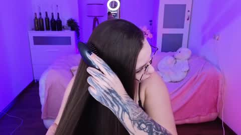 Snapshot of _wendy_evans_ chatting on 12.25.24 Wendy online show from 12.25.24