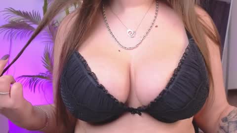 Snapshot of _wendy_evans_ chatting on 01.25.25 Wendy online show from 01.25.25