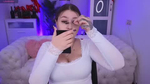 Snapshot of _wendy_evans_ chatting on 02.12.25 Wendy online show from 02.12.25