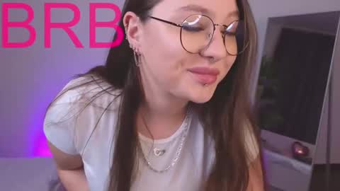 Snapshot of _wendy_evans_ chatting on 02.12.25 Wendy online show from 02.12.25