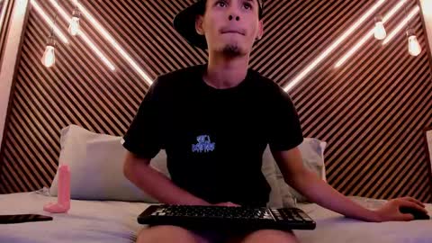  white fox  online show from 02.19.25