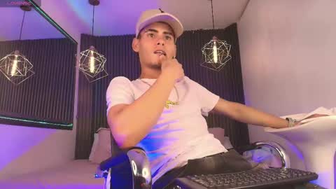  white fox  online show from 09.18.25