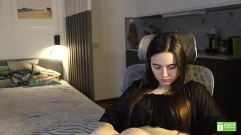 Snapshot of _whoareu_ chatting on 11.30.25 Kristina online show from 11.30.25