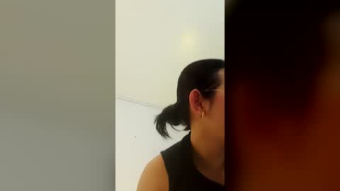 Snapshot of _your_little_nut chatting on 06.11.26 Macca and Ana online show from 06.11.26