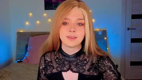 Snapshot of _yourfoxy_ chatting on 01.18.26 LITTLE FOX online show from 01.18.26