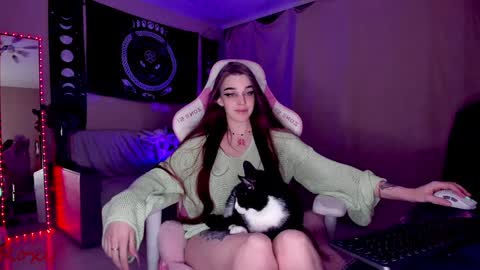 Snapshot of _yourwetdreams_ chatting on 12.23.24 Roxy online show from 12.23.24