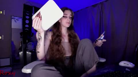 Snapshot of _yourwetdreams_ chatting on 09.29.25 Roxy online show from 09.29.25