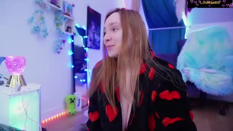 Snapshot of _yummy_girl_ chatting on 05.16.26 Polly online show from 05.16.26