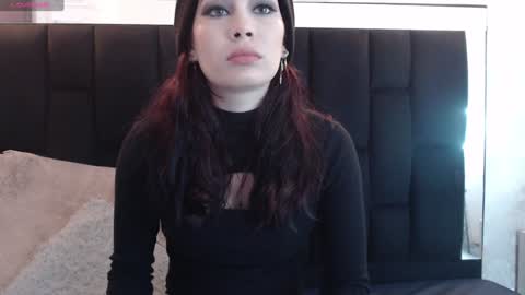 Yuyi online show from 02.02.25