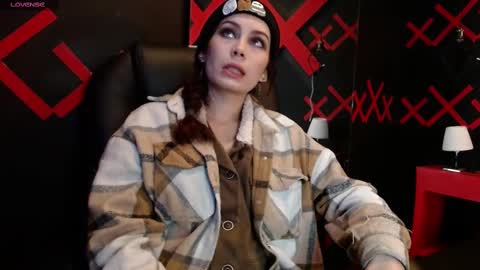 Yuyi online show from 02.15.25