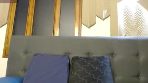 Yuyi online show from 10.15.25