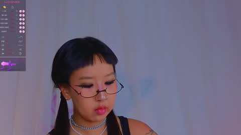 Snapshot of a1ly chatting on 11.05.25 Ally online show from 11.05.25