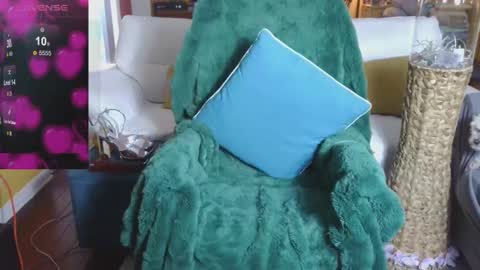 Snapshot of a1wifeslut4u chatting on 12.15.24 A1wifeslut4u online show from 12.15.24