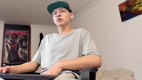 Snapshot of a_lejandro_08 chatting on 12.26.24 alejo online show from 12.26.24