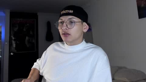 Snapshot of a_lejandro_08 chatting on 12.26.24 alejo online show from 12.26.24