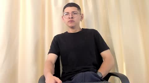 Snapshot of a_lejandro_08 chatting on 01.18.25 alejo online show from 01.18.25