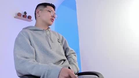 Snapshot of a_lejandro_08 chatting on 02.26.25 alejo online show from 02.26.25