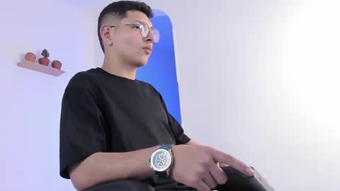 Snapshot of a_lejandro_08 chatting on 02.26.25 alejo online show from 02.26.25