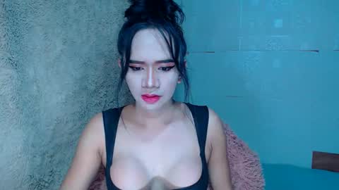 Snapshot of aaliyah04 chatting on 11.02.25 BERLAT online show from 11.02.25